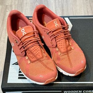 ON Cloud Womens Shoes US size 10